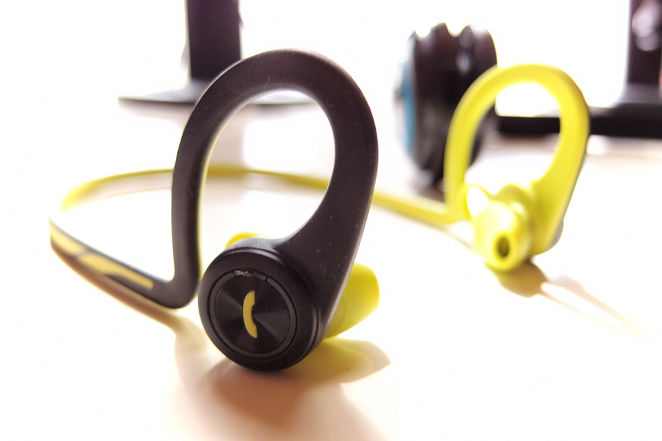 PLANTRONICS  Bluetooth スポーツ用ワイヤレスヘッドセット(ステレオイヤホンタイプ)  BackBeat Fit Blue BACKBEATFIT-BL