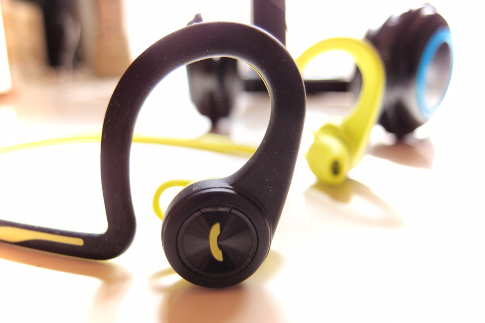 PLANTRONICS Bluetooth スポーツ用ワイヤレスヘッドセット(ステレオイヤホンタイプ) BackBeat Fit Blue BACKBEATFIT-BL