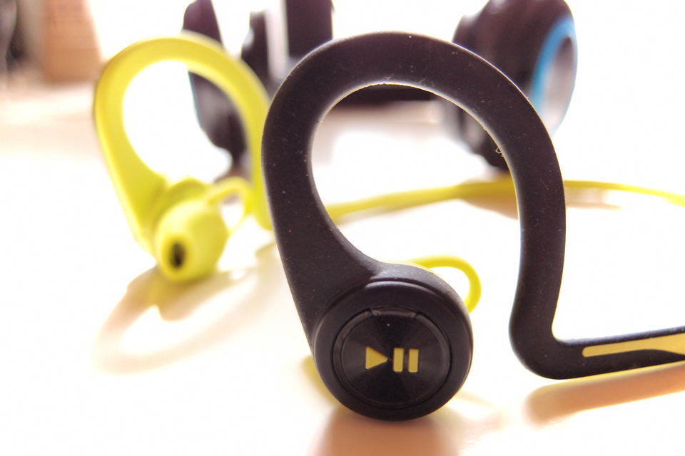 PLANTRONICS Bluetooth スポーツ用ワイヤレスヘッドセット(ステレオイヤホンタイプ) BackBeat Fit Blue BACKBEATFIT-BL